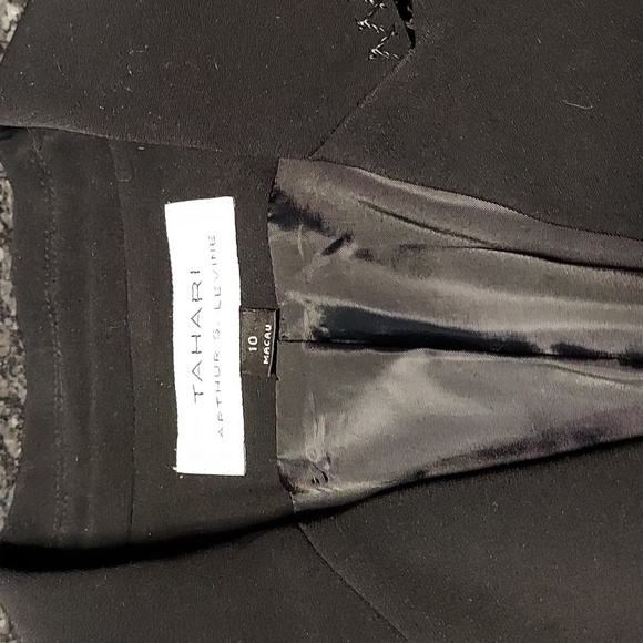 AMAZING USED CONDITION Tahari Black Blazer/Jacket with Detailed Stitching- 10 - Picture 2 of 8
